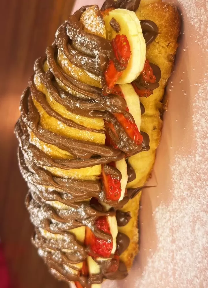 Croissant con fruta